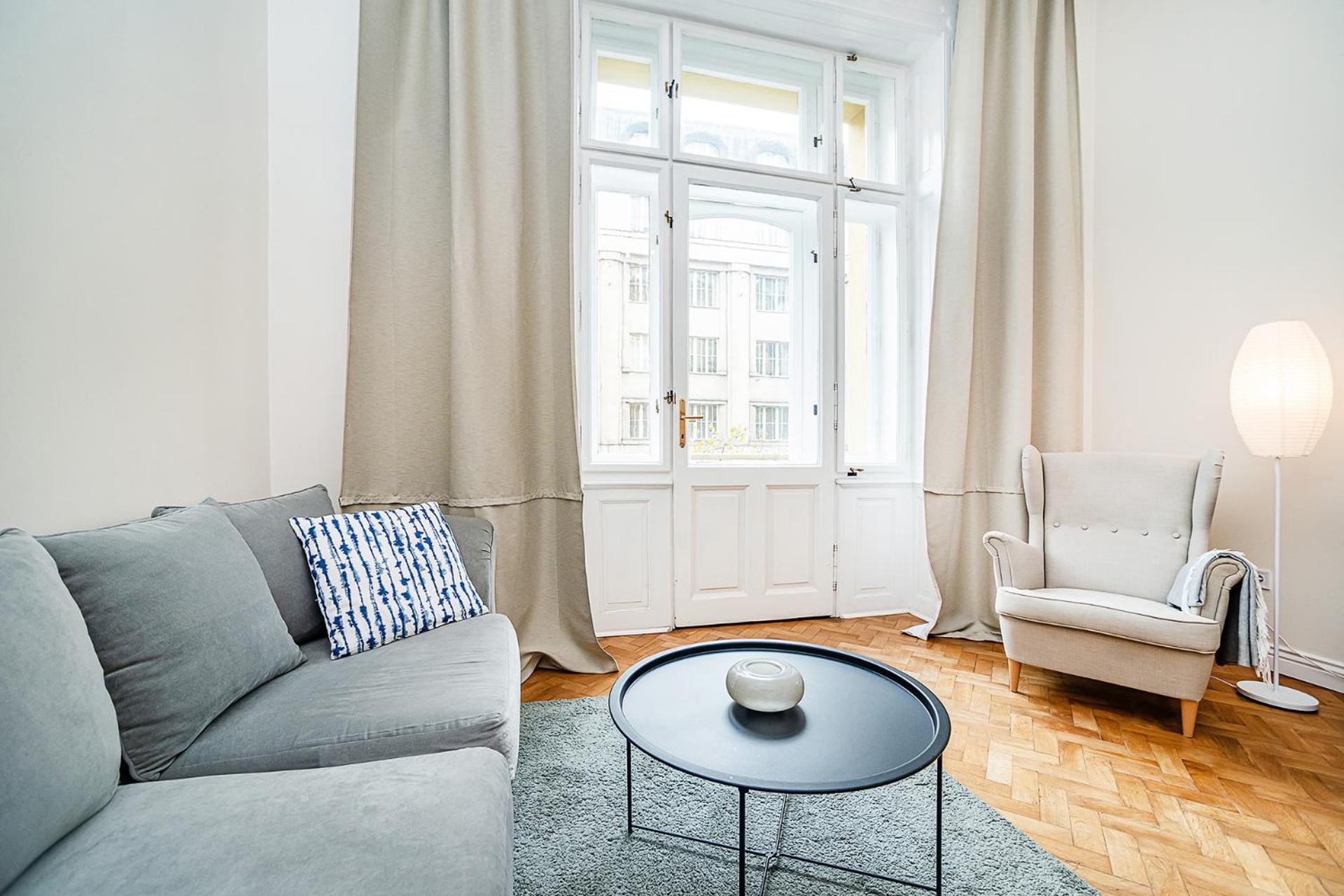 Bright With Terrace Apartment *
